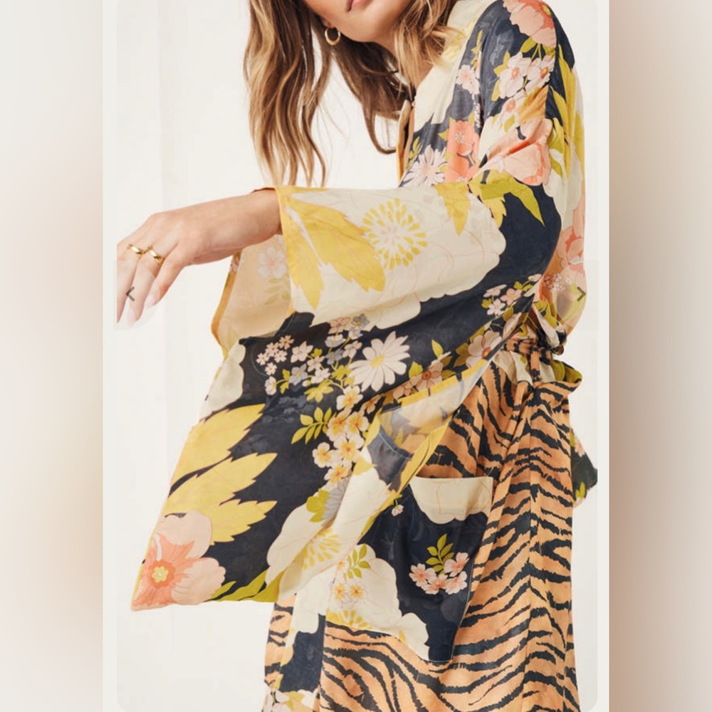 Spell Tyler Short Robe Kimono with Sash Charcoal EEC Size S/M